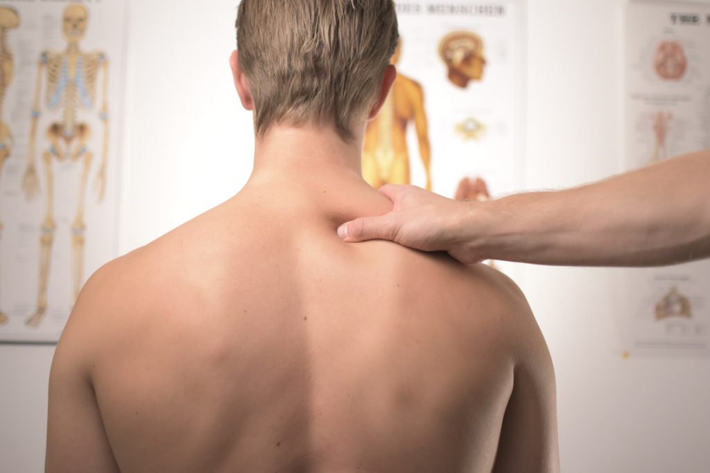Active adult lifting arm pain-free after shoulder physical therapy treatment in Chicago